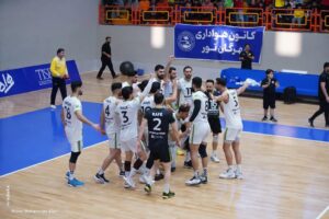 مهرگان، ترمز پیکان را کشید