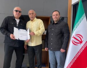 پدر و پسری متعهد به اتومبیلرانی و موتورسواری مازندران/ روزیمند به یاری یگانگی آمد